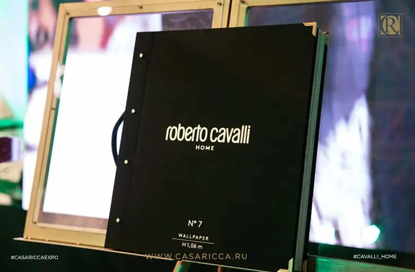 Welcome to the Jungle: презентация новой коллекции Roberto Cavalli Home Wallpaper № 7
